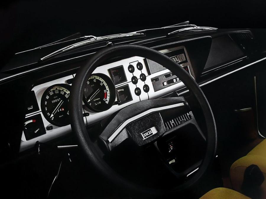  Lancia Gamma Coupe 1976 года  (фото 8 из 10)